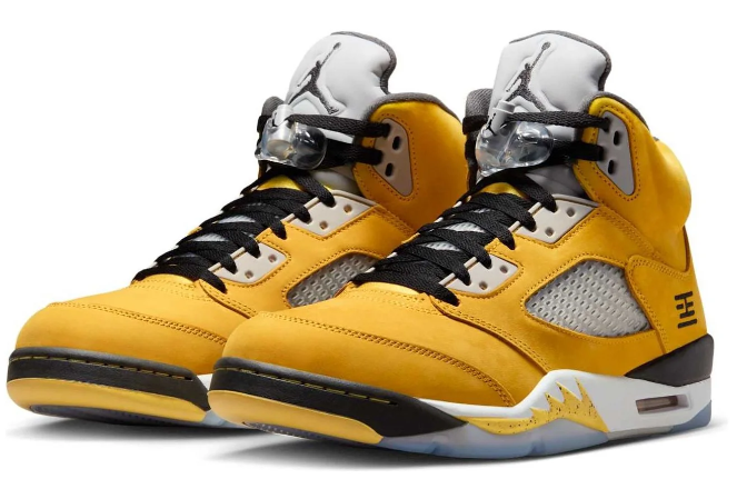New Sneakers IO3372-700